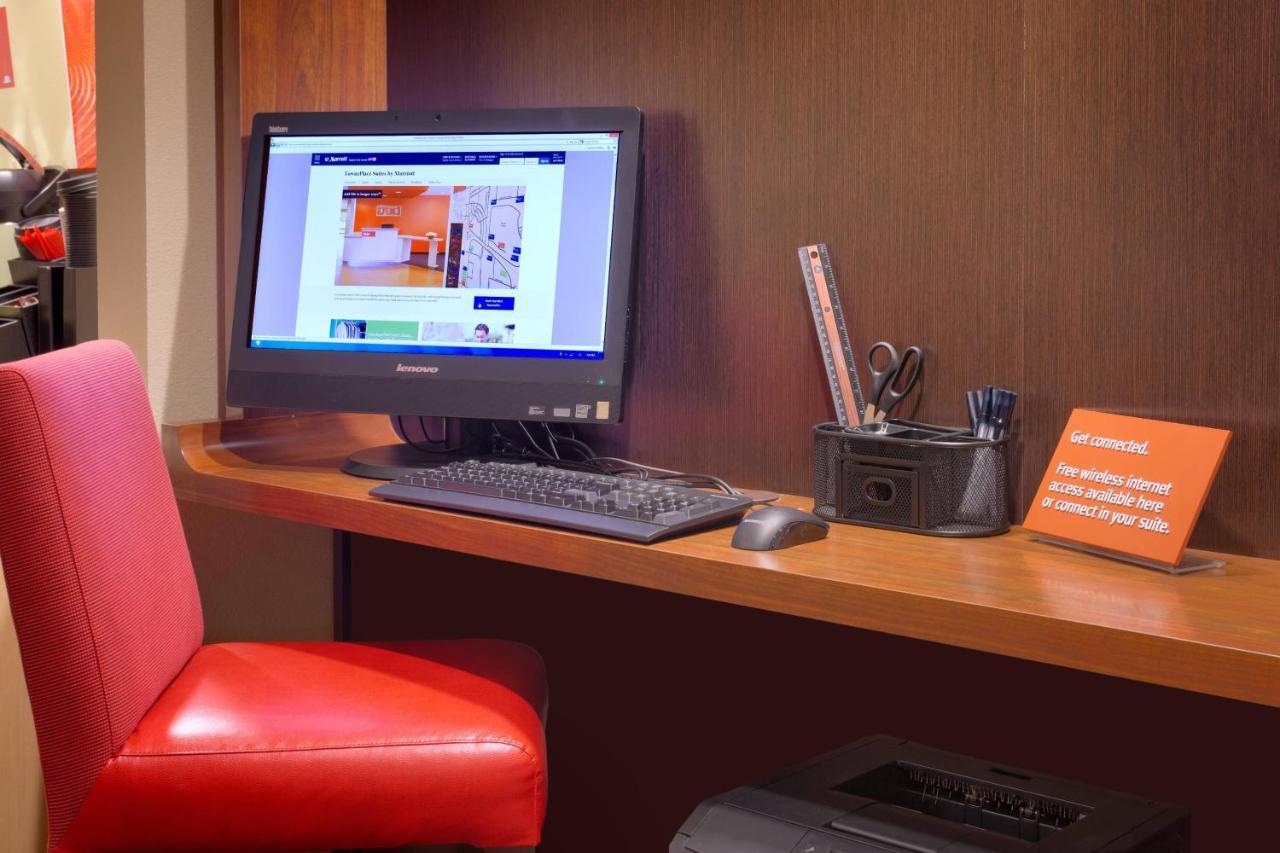 Towneplace Suites By Marriott Dickinson Bagian luar foto