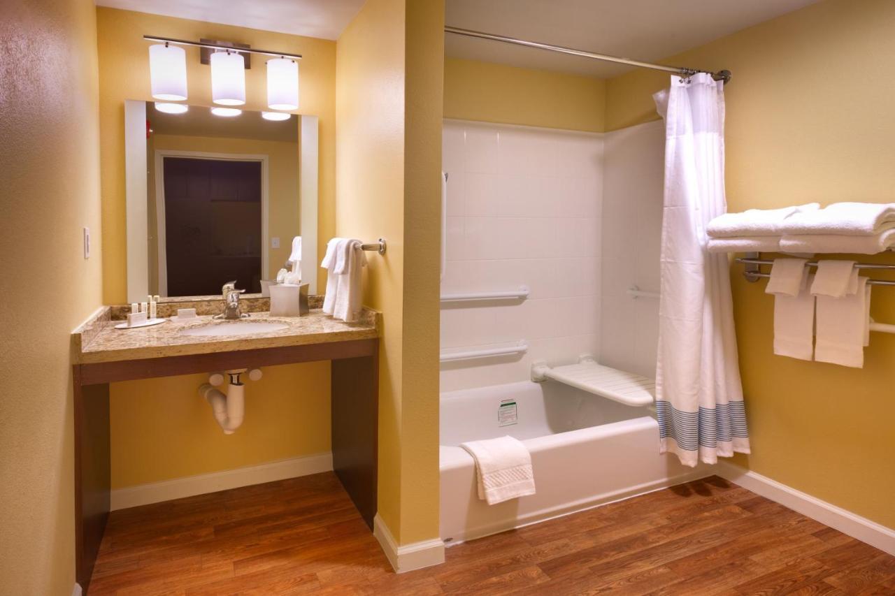 Towneplace Suites By Marriott Dickinson Bagian luar foto
