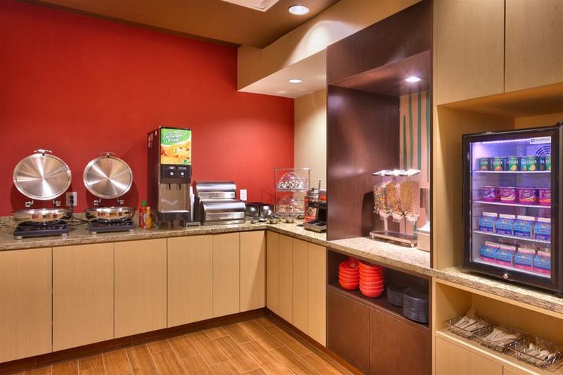 Towneplace Suites By Marriott Dickinson Bagian luar foto
