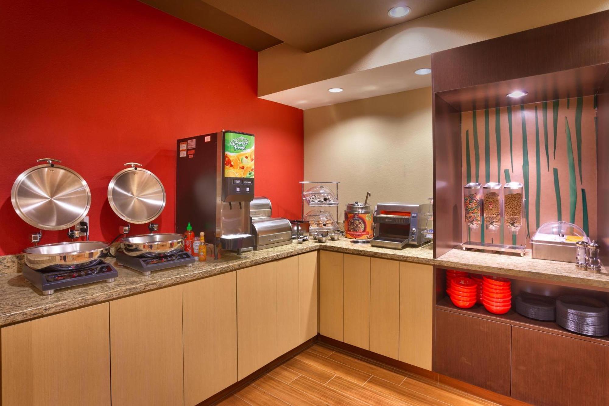 Towneplace Suites By Marriott Dickinson Bagian luar foto