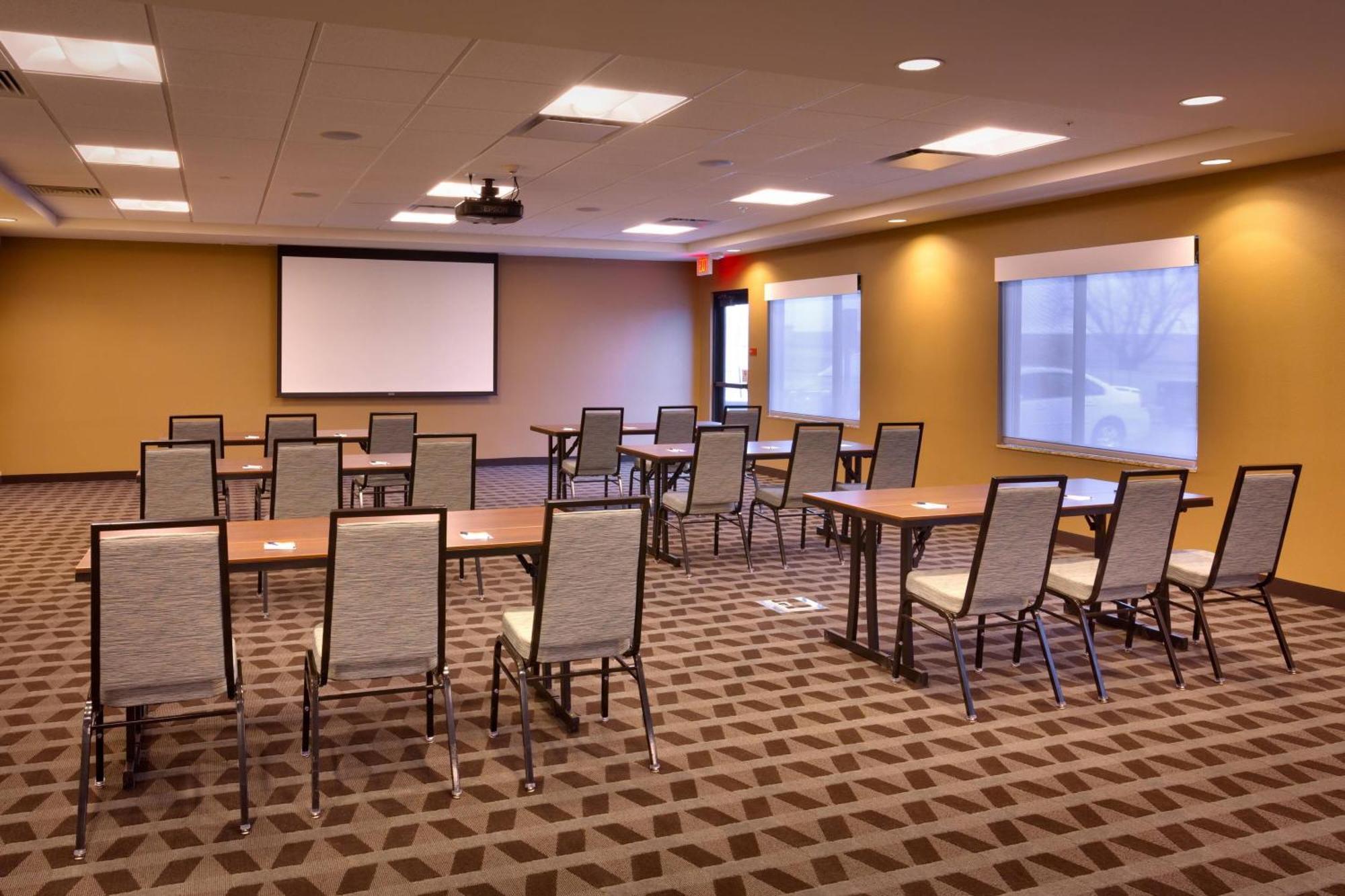 Towneplace Suites By Marriott Dickinson Bagian luar foto