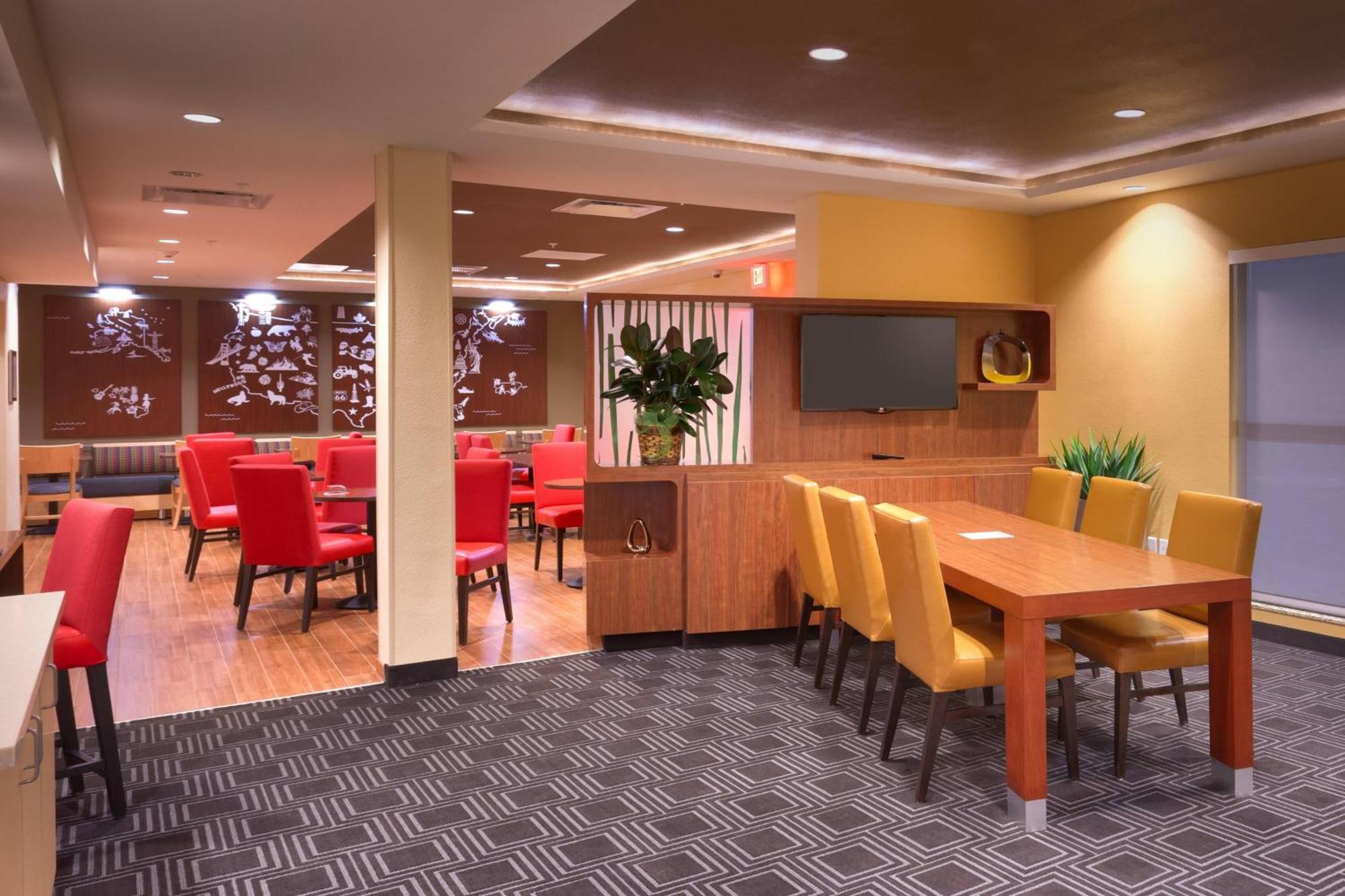 Towneplace Suites By Marriott Dickinson Bagian luar foto